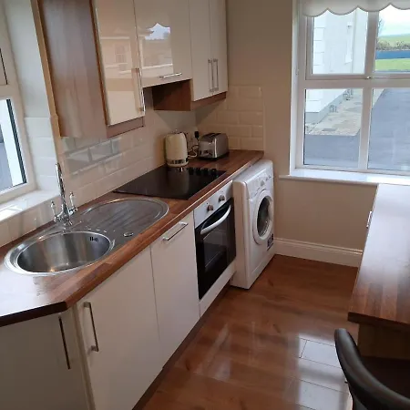 Warm Spacious Three Bed Apartment