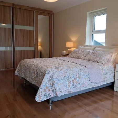 Warm Spacious Three Bed *