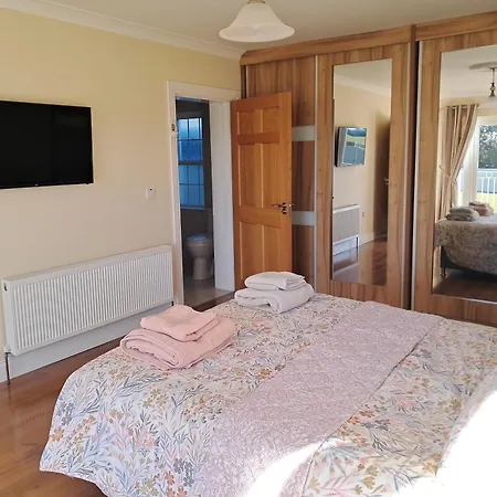Warm Spacious Three Bed Apartment