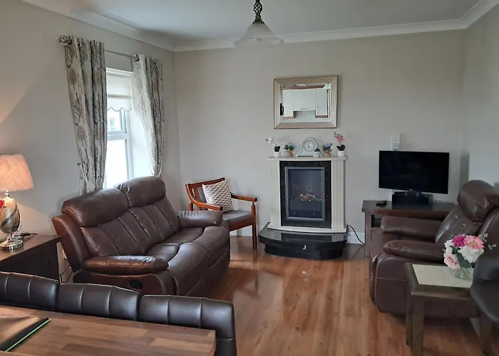 Apartment Warm Spacious Three Bed *