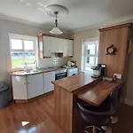 Apartmán Warm Spacious Three Bed *
