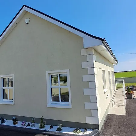 Warm Spacious Three Bed Apartamento