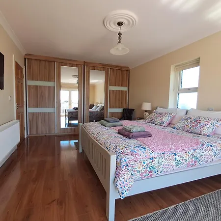 Apartamento Warm Spacious Three Bed *