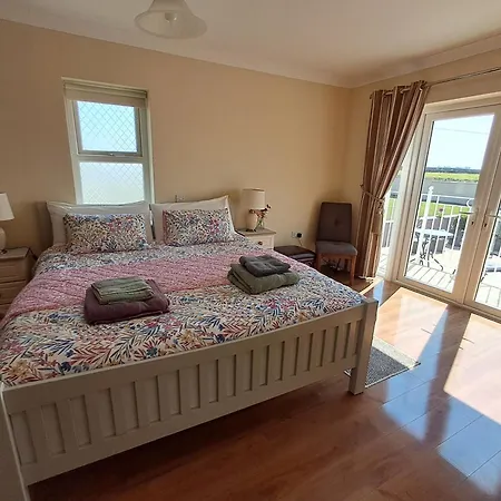 Warm Spacious Three Bed Apartamento *
