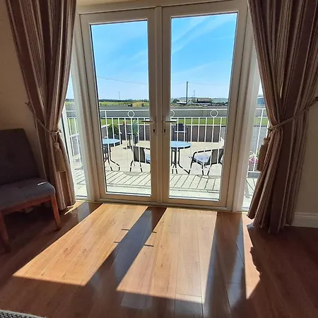 Warm Spacious Three Bed * Galway