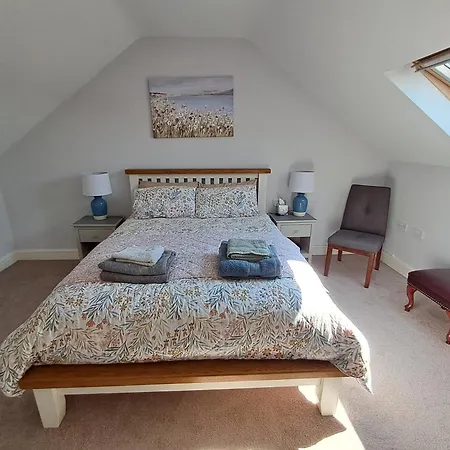 Warm Spacious Three Bed Apartamento