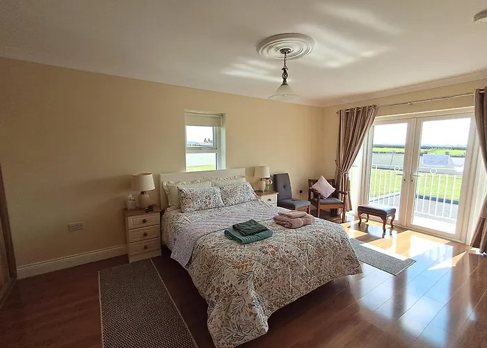 Warm Spacious Three Bed Appartement *