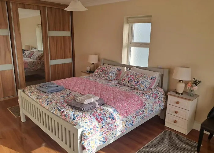 Warm Spacious Three Bed *